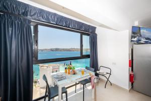 Photo #4 of Islet Promenade Studio with spectacular seaviews by Getawaysmalta in San Pawl il Baħar, Malta