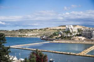 Photo #6 of SeaScape Apartment with Sea Views - 6 Persons , 2 Bathrooms in San Pawl il Baħar, Malta