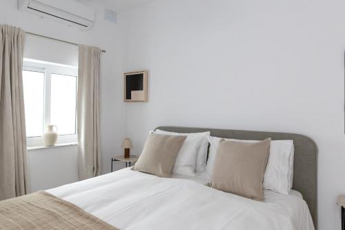 Photo #2 of Modern Seafront 2BD Apartment with Terrace & Sea View - Xemxija in Wied il Għajn, Malta