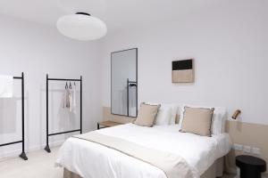Photo #6 of Modern Seafront 2BD Apartment with Terrace & Sea View - Xemxija in Wied il Għajn, Malta