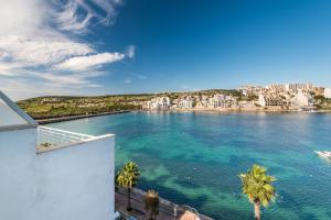Photo #4 of Blue Harbour Seafront Penthouse with large terrace with panoramic sea views - by Getawaysmalta in San Pawl il Baħar, Malta