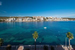 Photo #5 of Blue Harbour Seafront Penthouse with large terrace with panoramic sea views - by Getawaysmalta in San Pawl il Baħar, Malta