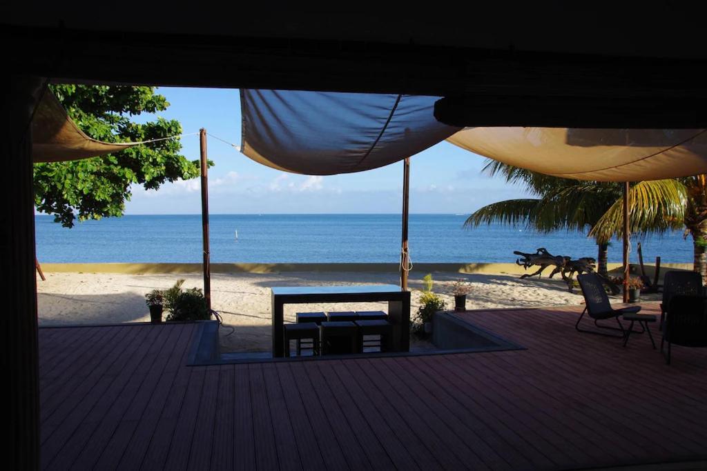 Photo of Belle villa , pieds dans l'eau avec piscine in Plaine Des Papayes, Mauritius