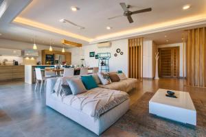 Photo #6 of Luxury Penthouse with Jacuzzi, 2 min to Beach in Mont Choisy, Mauritius