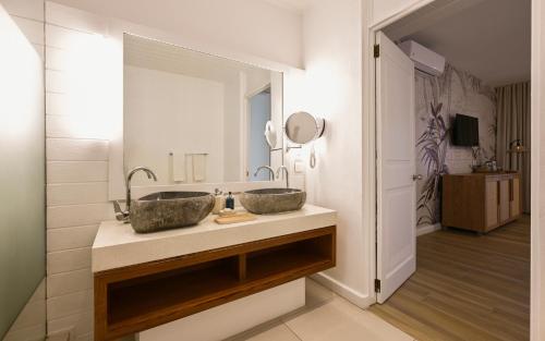 Photo #3 of Constance Sakoa Boutik in Trou aux Biches, Mauritius