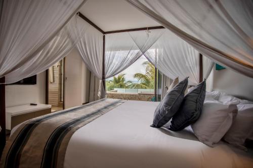 Photo #2 of Ocean View Penthouse With Pool, Beach and Sunset in Flic en Flac, Mauritius