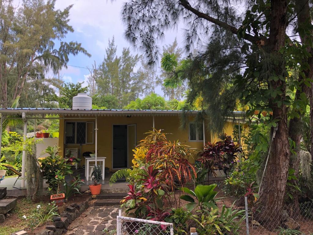 Photo #1 of Case Cassia in Riambel, Mauritius