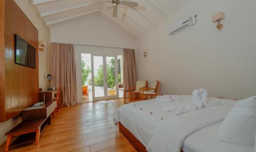 Photo #3 of Hondaafushi Island Resort in Hanimaadhoo, Maldives