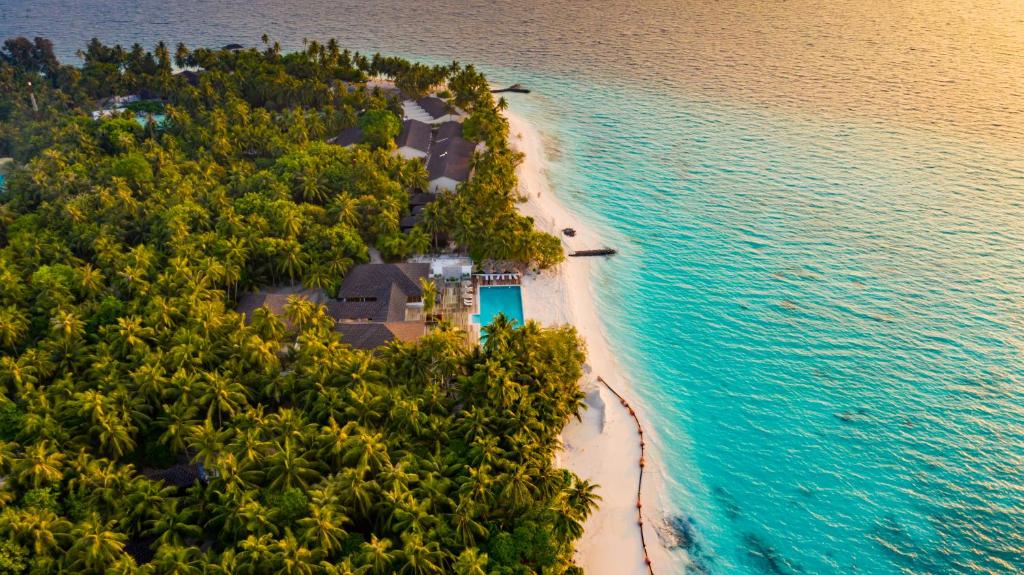 Photo of Fiyavalhu Resort Maldives in Mandhoo, Maldives