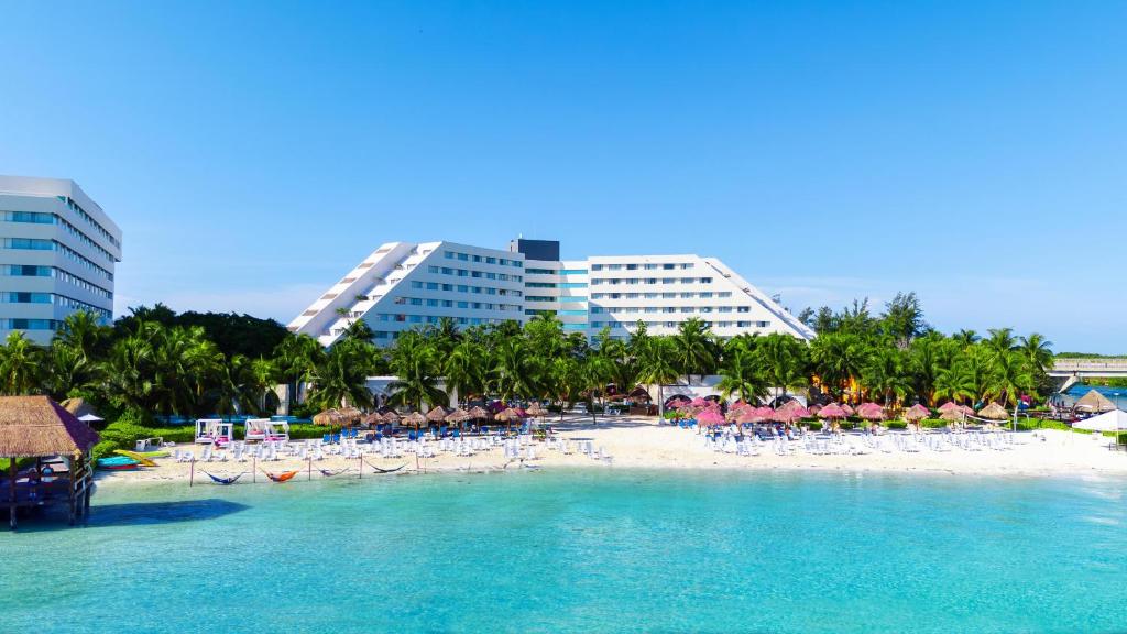 Photo #1 of Oasis Palm - All Inclusive in Cancún, Mexico