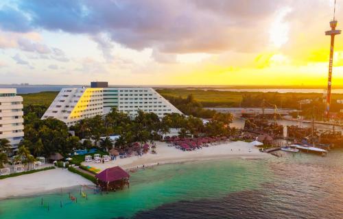 Photo #2 of Oasis Palm - All Inclusive in Cancún, Mexico