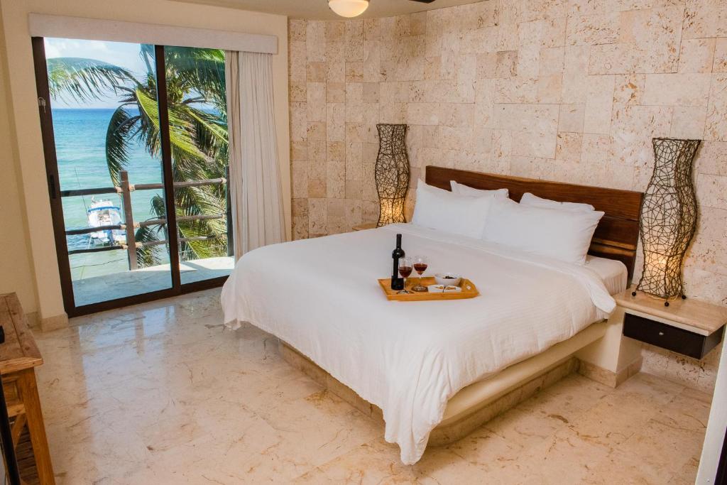 Photo of El Taj Oceanfront and Beachside Condo Hotel in Playa del Carmen, Mexico