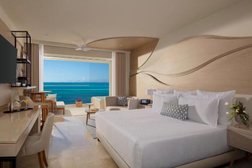 Photo #2 of Breathless Cancun Soul Resort & Spa - Adults Only - All Inclusive in Cancún, Mexico