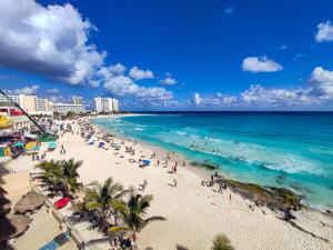 Photo #4 of Paradise Beachfront & Nightlife Heart in Cancún, Mexico