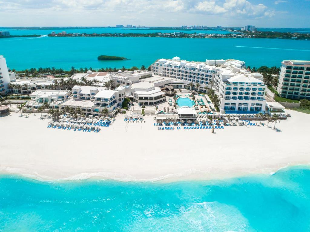 Photo of Wyndham Alltra Cancun All Inclusive Resort in Cancún, Mexico