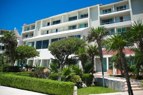 Photo #3 of Solymar condos on the beach in Cancún, Mexico