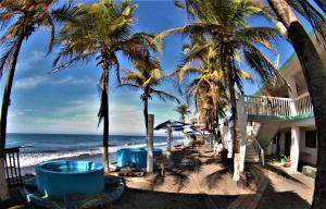 Photo #5 of EXCLUSIVO BUNGALOW CON PLAYA SEMI-PRIVADA, Alberca vista Infinita al océano pacífico, playa Zipolite-Mazunte, 8 hermosas playas cercanas, vive experiencias inolvidables en este paraíso en las costas de Oaxaca, nómadas digitales Starlink WiFi 203 mbps in Mazunte, Mexico
