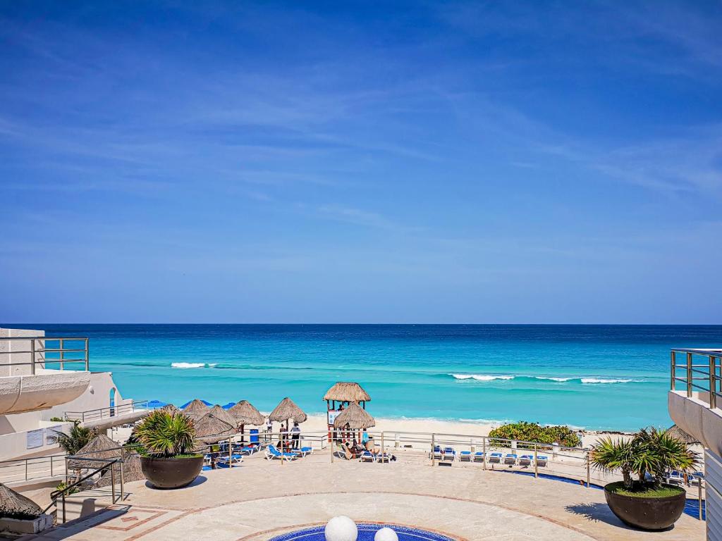 Photo #1 of Villa Aurora Beautiful Beachfront Apartment in Cancún, Mexico