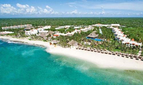 Photo #2 of El Dorado Royale Catamarán, Cenote & More Inclusive in Quintana Roo, Mexico