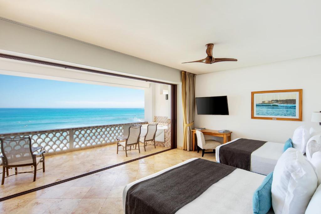 Photo of Cabo Surf Hotel in San José del Cabo, Mexico