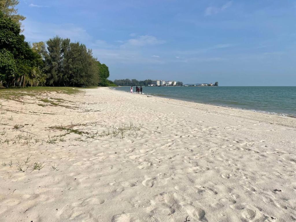 Photo #1 of 18pax GFloor 4R4B Dual-Key Doorstep To Beach, FREE BBQ Set, Wifi, 50" Smart TV in Port Dickson, Malaysia