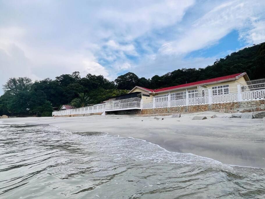 Photo of Private Beach-front Haven by StayCo - Seaview Pool, KTV & Speaker System, Beach Air Loft, Private Beach Access and Beyond! in Batu Ferringhi, Malaysia