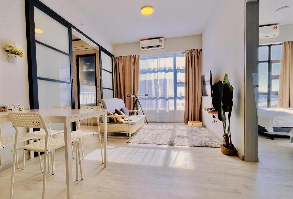 Photo #1 of 合一民宿 Unity Homestay at Jesselton Quay NEW Seaview Netflix 2-6pax in Kota Kinabalu, Malaysia