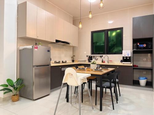 Photo #3 of Wind Serenity at Country Garden Danga Bay with 2CarParks FOC Netflix Access and YouTube Premium 3Beds3Bath for 6-13pax by Minshuku in Johor Bahru, Malaysia