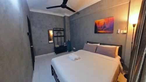 Photo #2 of 10pax GFloor 2R2B Dual-Key Doorstep to Beach, FREE BBQ Set, Wifi, 50"Smart TV in Port Dickson, Malaysia