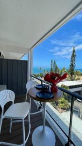 Photo #4 of F1 standing vue mer Anse Vata in Nouméa, New Caledonia