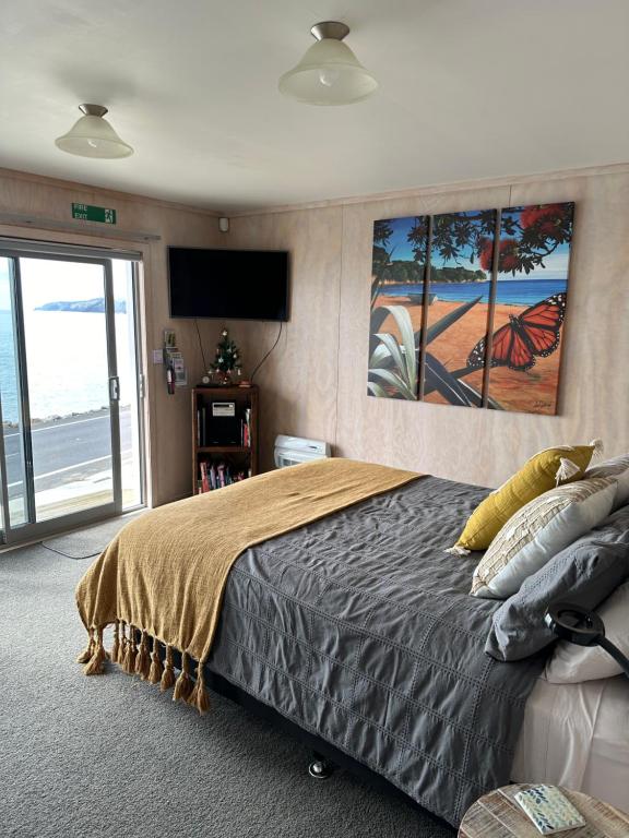 Photo #1 of Te Mata Bay Seaviews in Tapu, New Zealand
