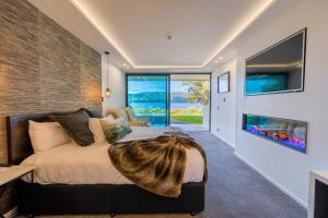 Photo #5 of Fiordland Lakeview Motel and Apartments in Te Anau, New Zealand