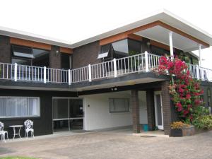 Photo #6 of Harbour Inn in Whangamatā, New Zealand