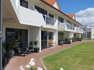 Photo #4 of Harbour View Motel on Ahuriri Beach in Napier NZ with sea view suites in Napier, New Zealand