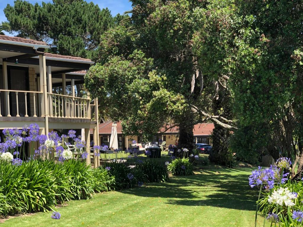 Photo #1 of Half Moon Bay Motel in Auckland, New Zealand