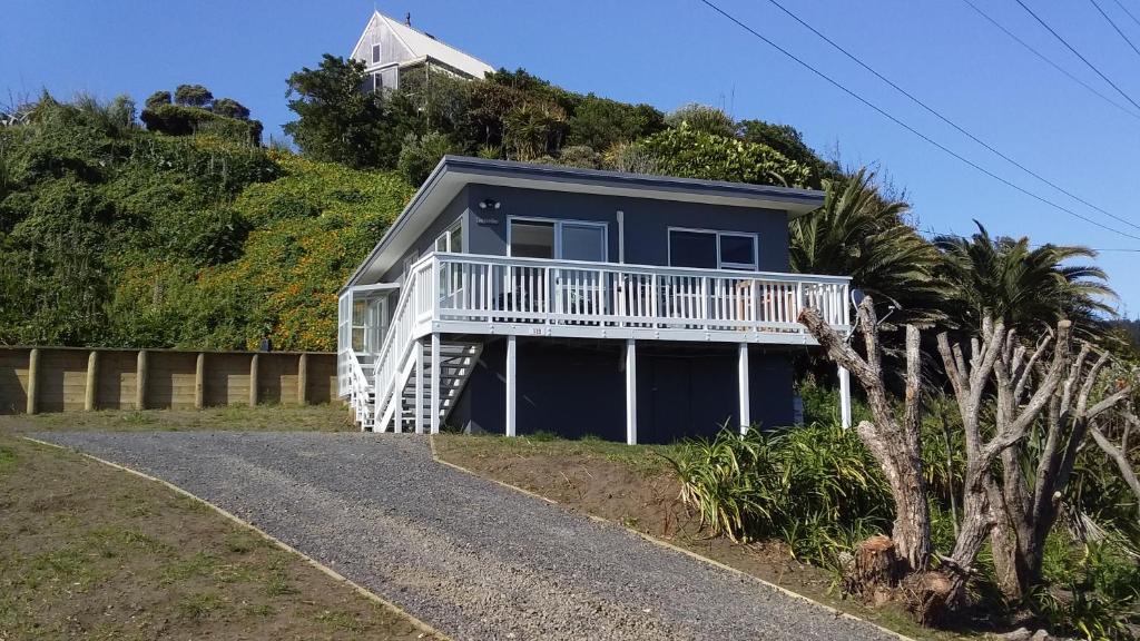 Photo of Karoro the beach front bach with views to die for! in Raglan, New Zealand