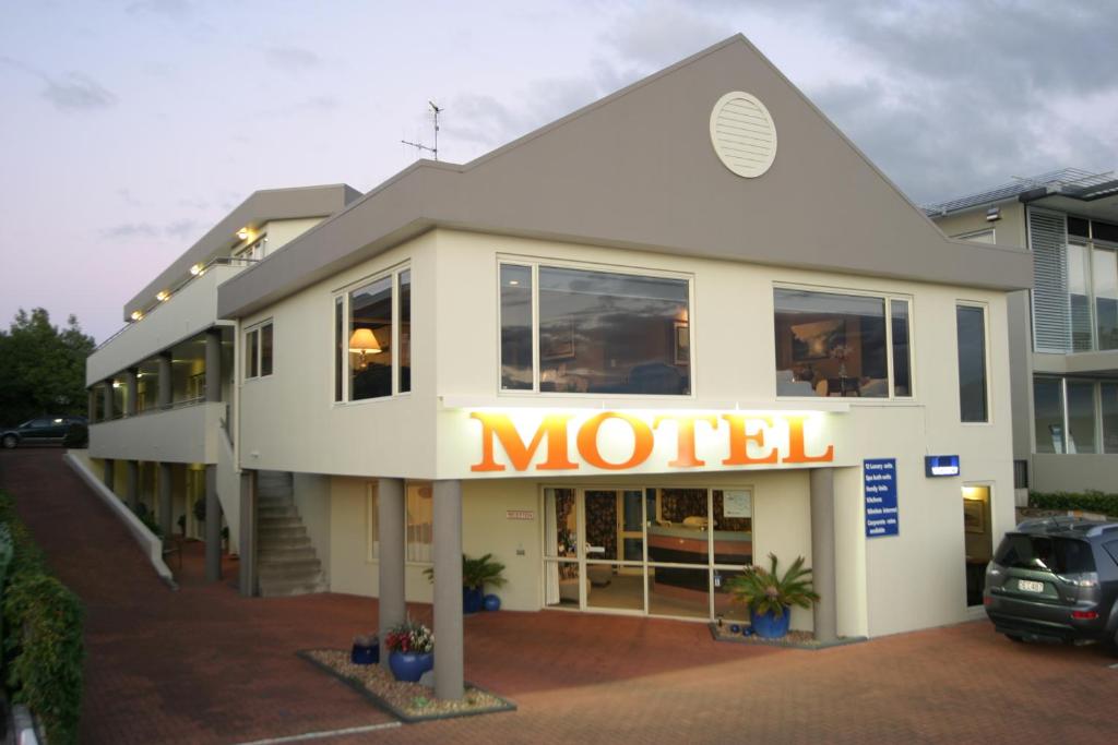 Photo of Baycourt Lakefront Motel in Taupō, New Zealand