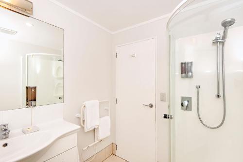 Photo #3 of Beachpoint Apartments in Ōhope, New Zealand