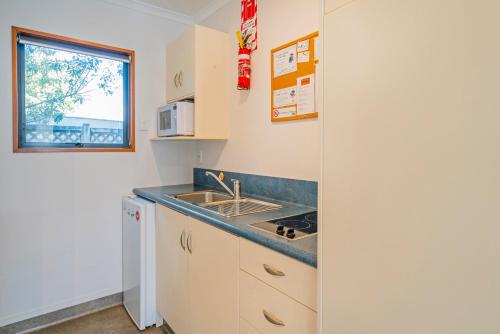 Photo #3 of Bayside Motel Whitianga in Whitianga, New Zealand
