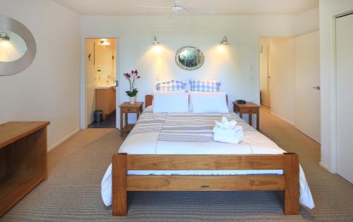 Photo #2 of Onetangi Beach Apartments in Auckland, New Zealand