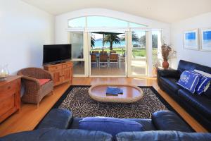 Photo #5 of Onetangi Beach Apartments in Auckland, New Zealand