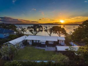 Photo #6 of LAST ON THE STRAND, RUSSELL - The BOATHOUSE in Russell, New Zealand
