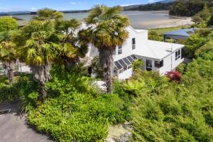 Photo #6 of BEACH FRONT:Palms-on-the-beach.KAITERITERI. in Kaiteriteri, New Zealand