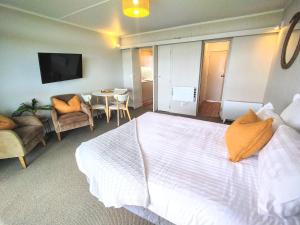 Photo #5 of Whispering Sands Beachfront Motel in Gisborne, New Zealand