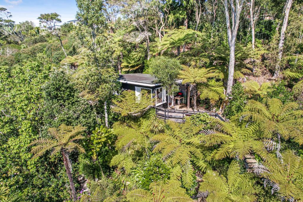 Photo of The Treehouse - Raglan Holiday Studio in Raglan, New Zealand