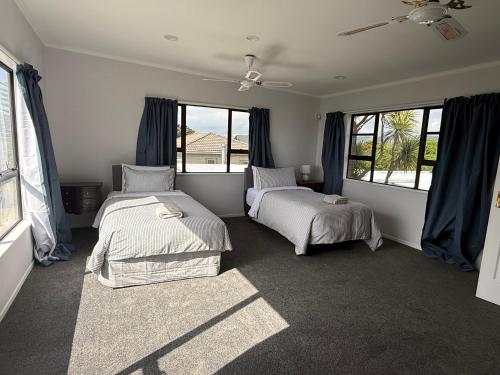 Photo #2 of Sandwalk - big, bold, beachfront in Paraparaumu Beach, New Zealand