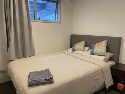 Photo #2 of AURA B1214 two bedrooms, 1 living room Wi-Fi skytower and street view, balcony , easy parking in Auckland, New Zealand