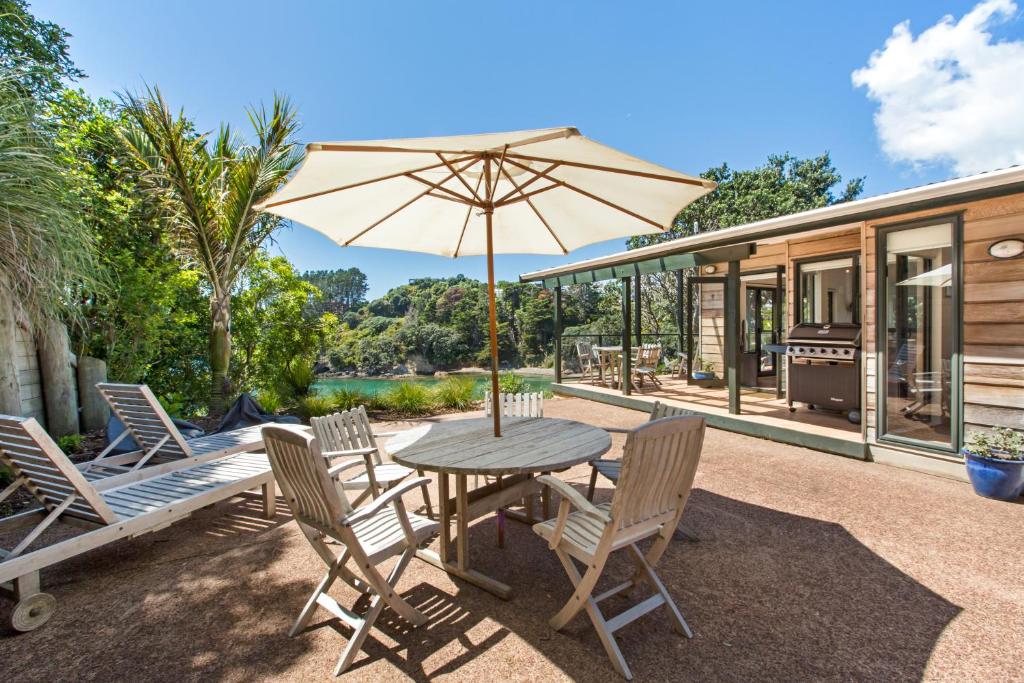 Photo of Beachfront Enclosure Bay - Waiheke Unlimited in Waiheke Island, New Zealand
