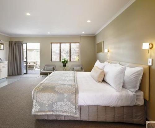 Photo #2 of Fairley Motor Lodge in Napier, New Zealand