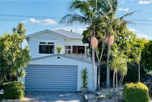 Photo #6 of Cabbage Tree - Summer or Winter Beachfront Haven in Tauranga, New Zealand